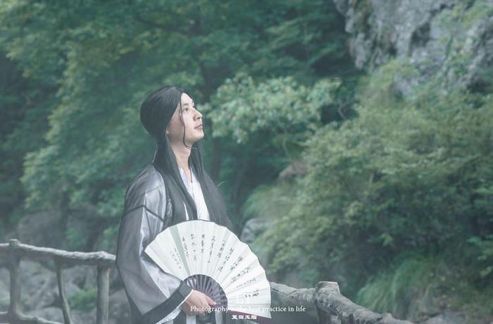 逃离电梯间